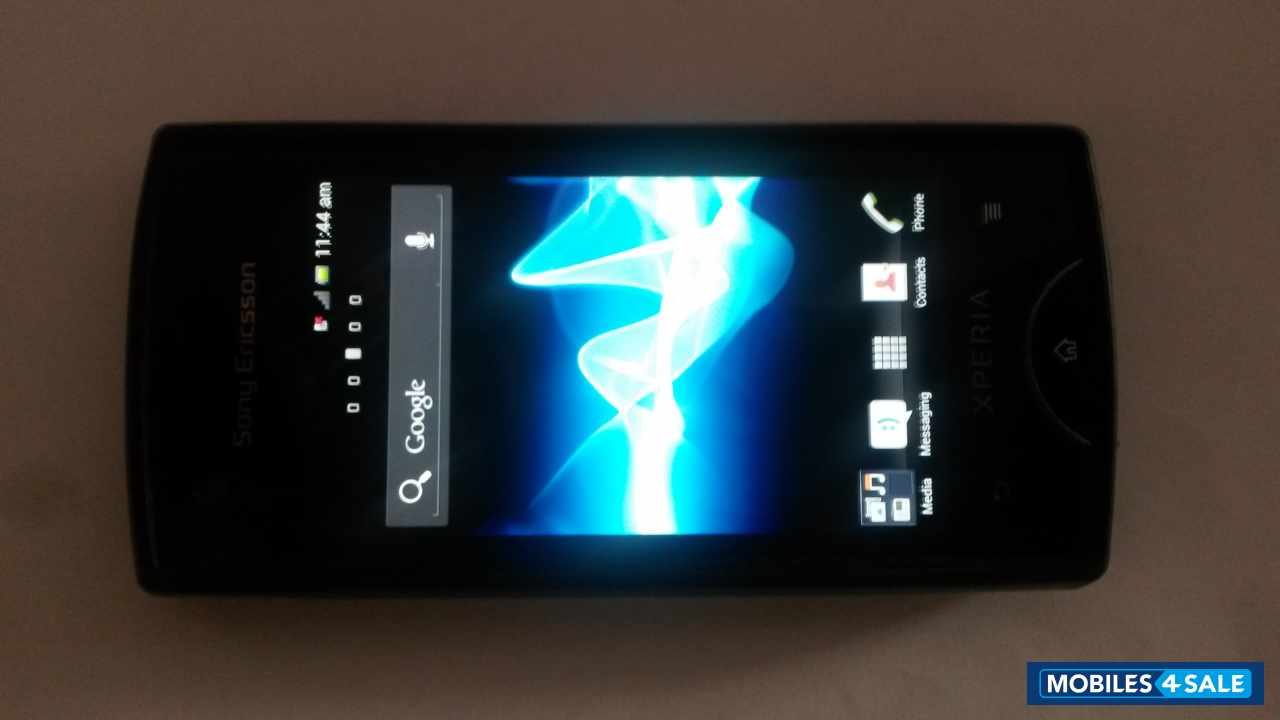 Black Sony Ericsson Xperia ray