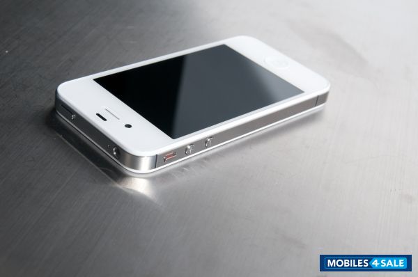 White Apple iPhone 4S