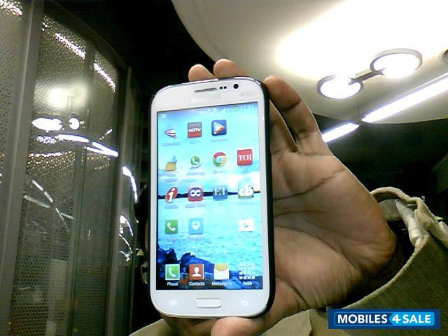 White Samsung Galaxy Grand GT-I9082