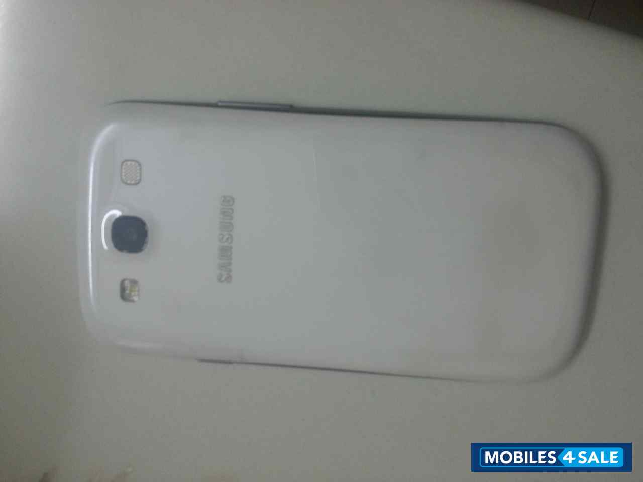 White Samsung Galaxy S3