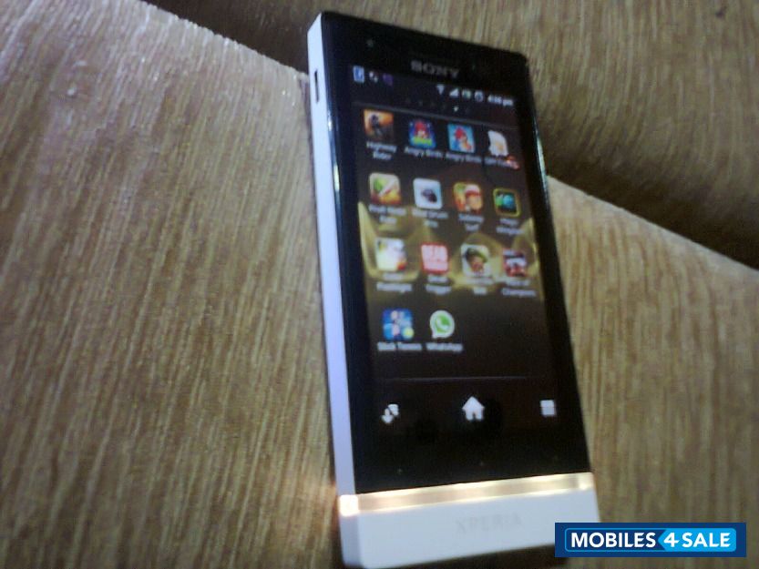 White Sony Xperia U