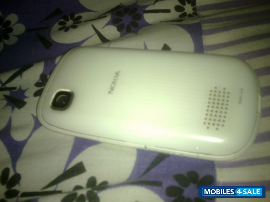 White Nokia Asha 200