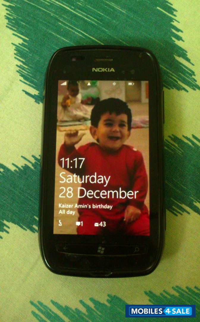 Black Nokia Lumia 710