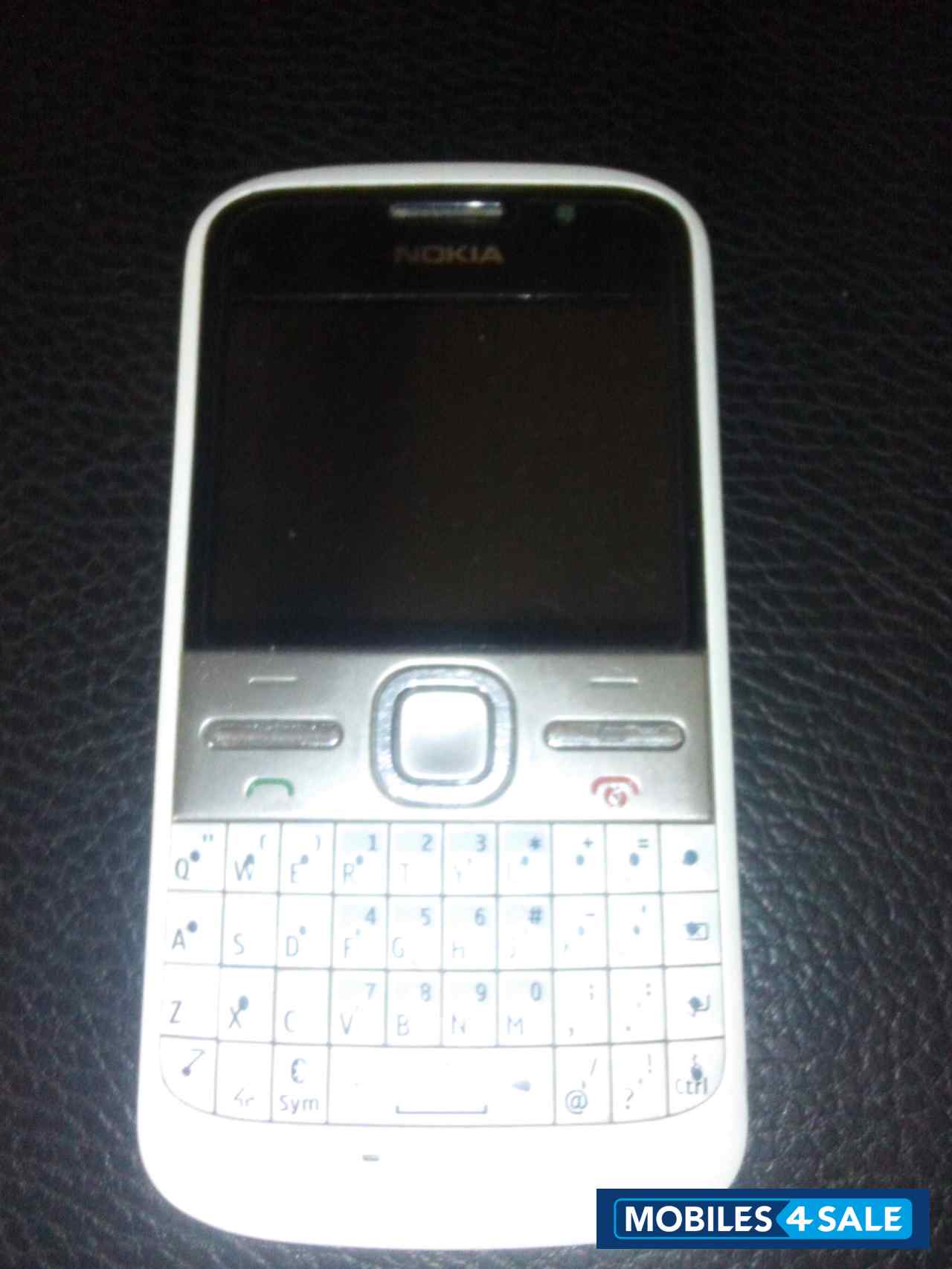 White Nokia E5-00