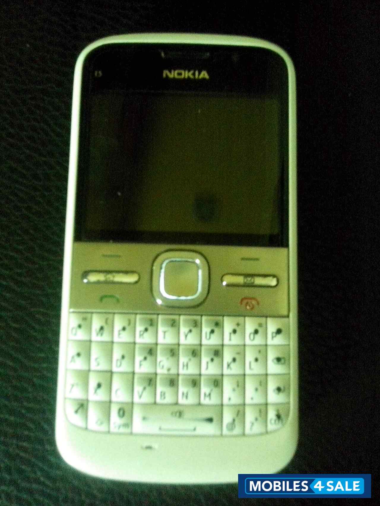 White Nokia E5-00