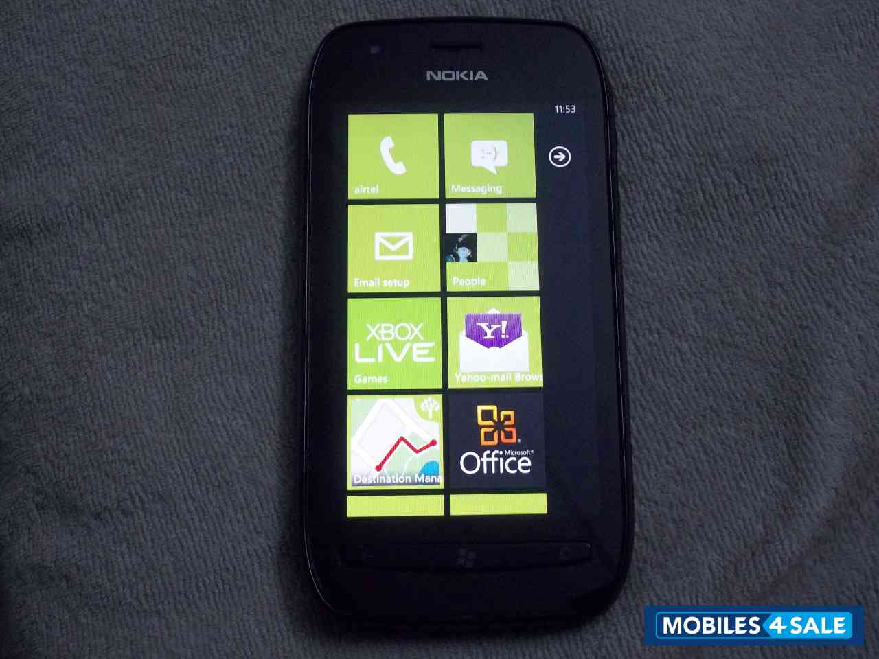 Black Nokia Lumia 710