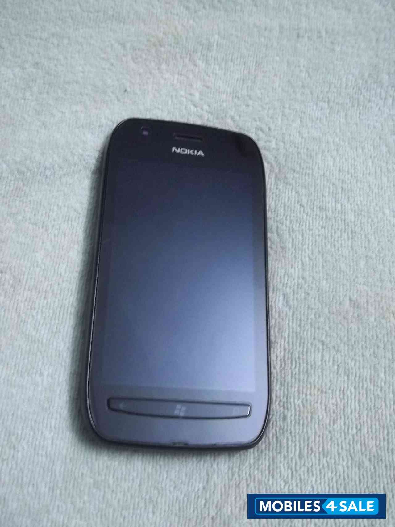 Black Nokia Lumia 710