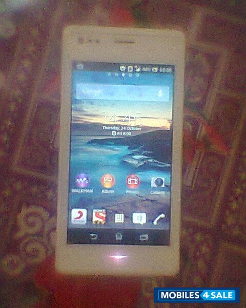 White Sony Xperia M