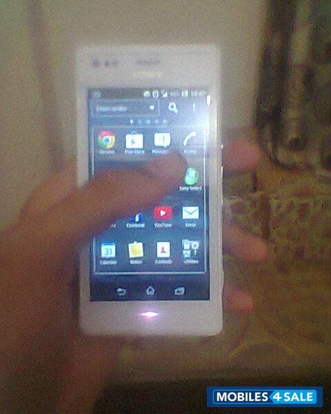 White Sony Xperia M