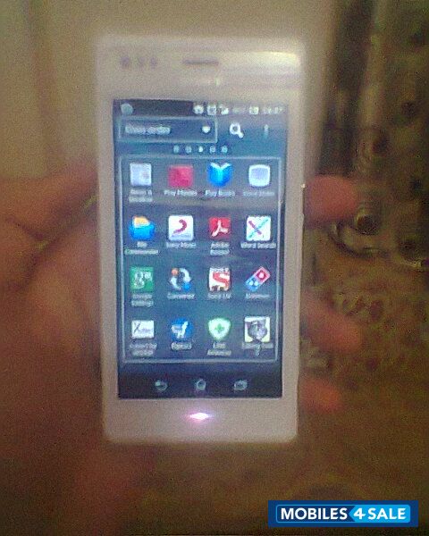 White Sony Xperia M