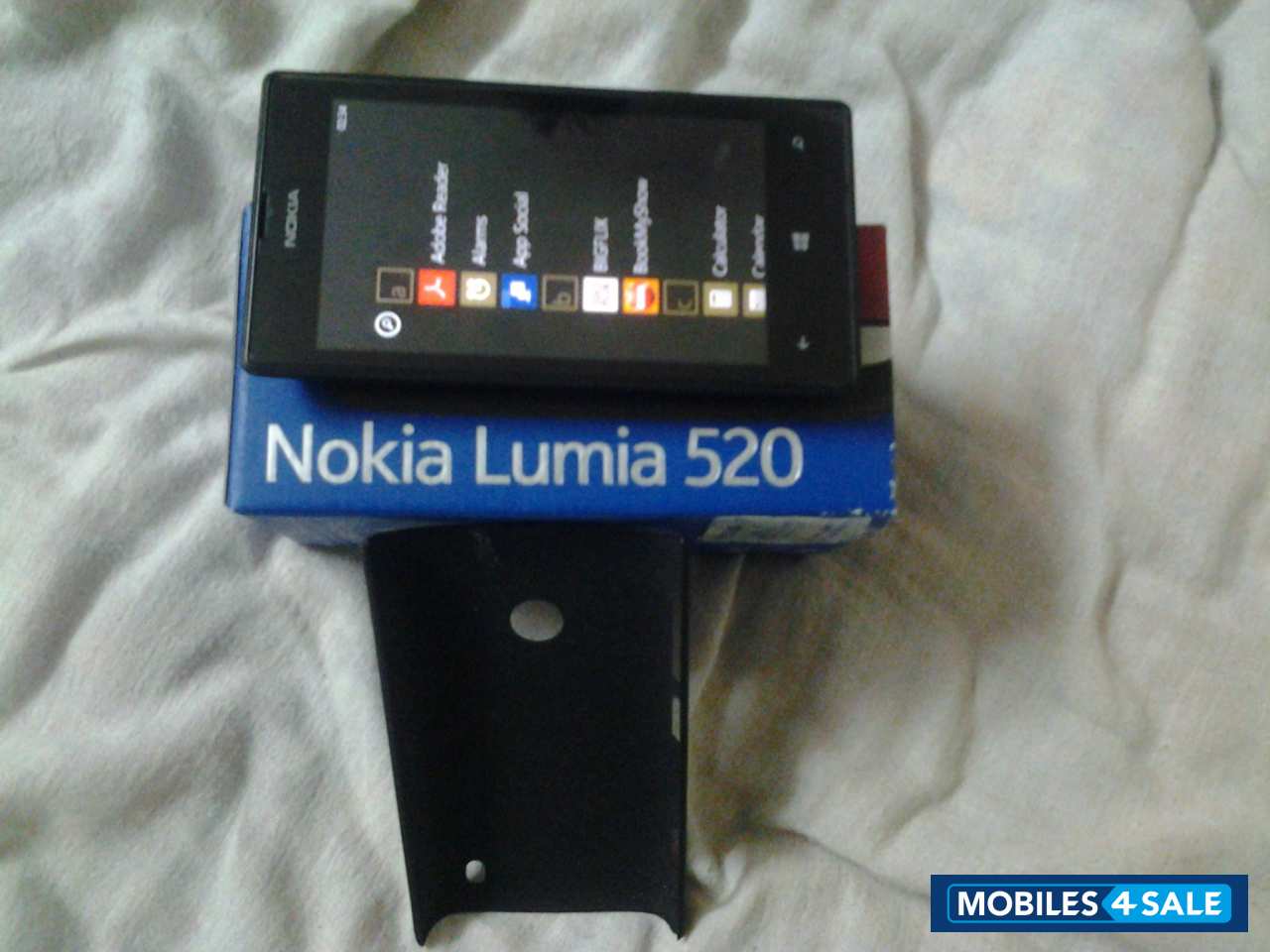 Black Nokia Lumia 520