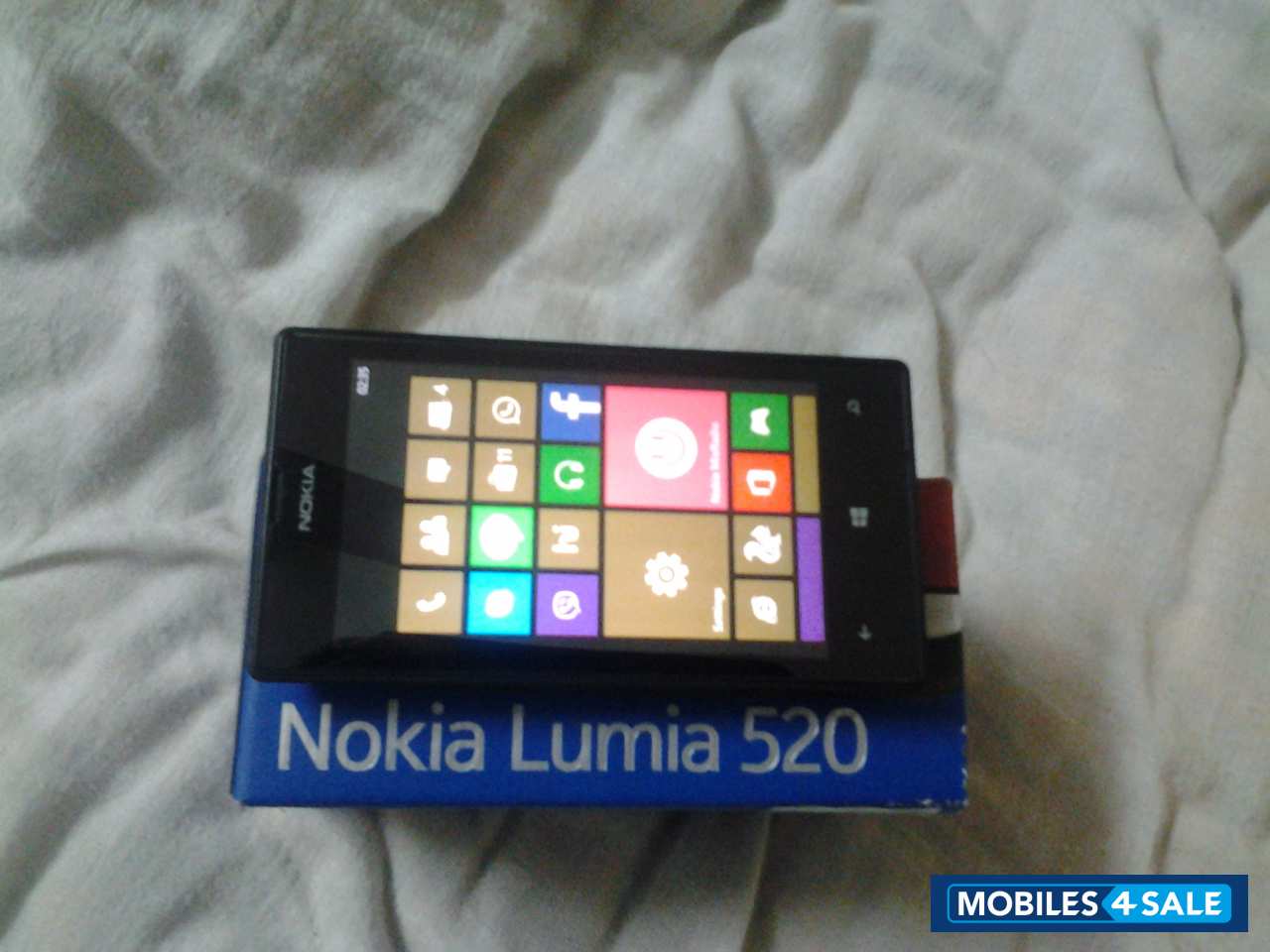 Black Nokia Lumia 520