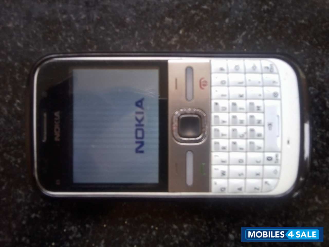 White Nokia E5-00