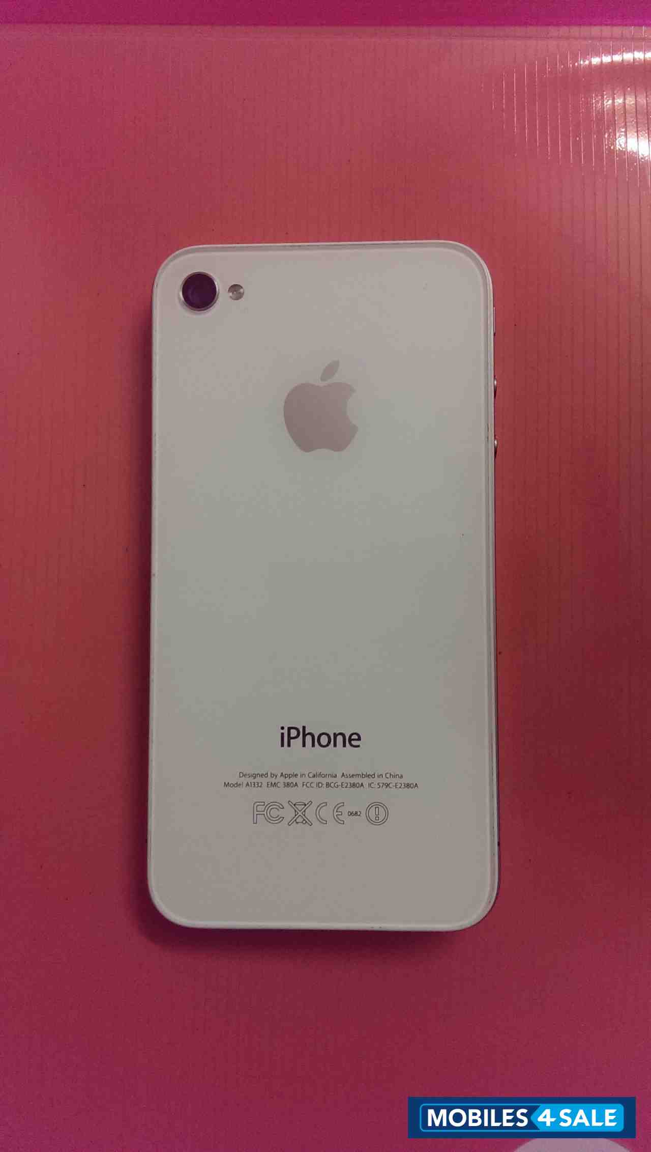 White Apple iPhone 4