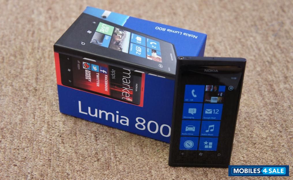 Black Nokia Lumia 800