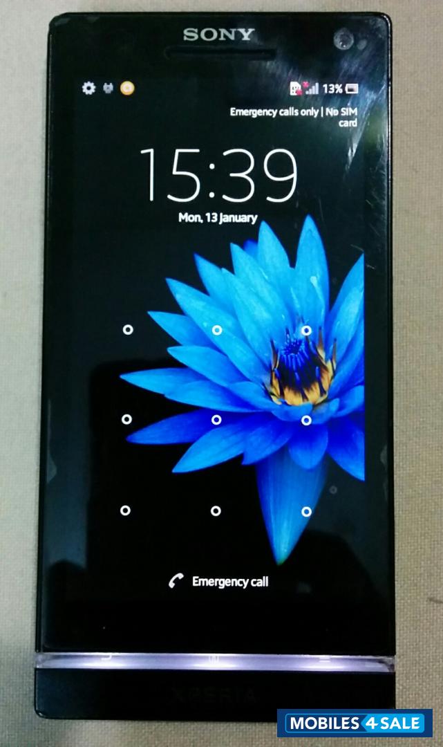 Black Sony Xperia S