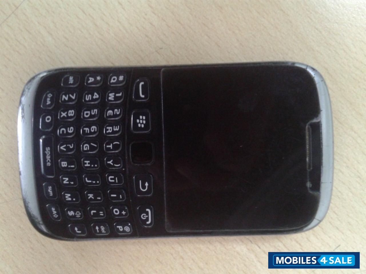 Black BlackBerry Curve 9320