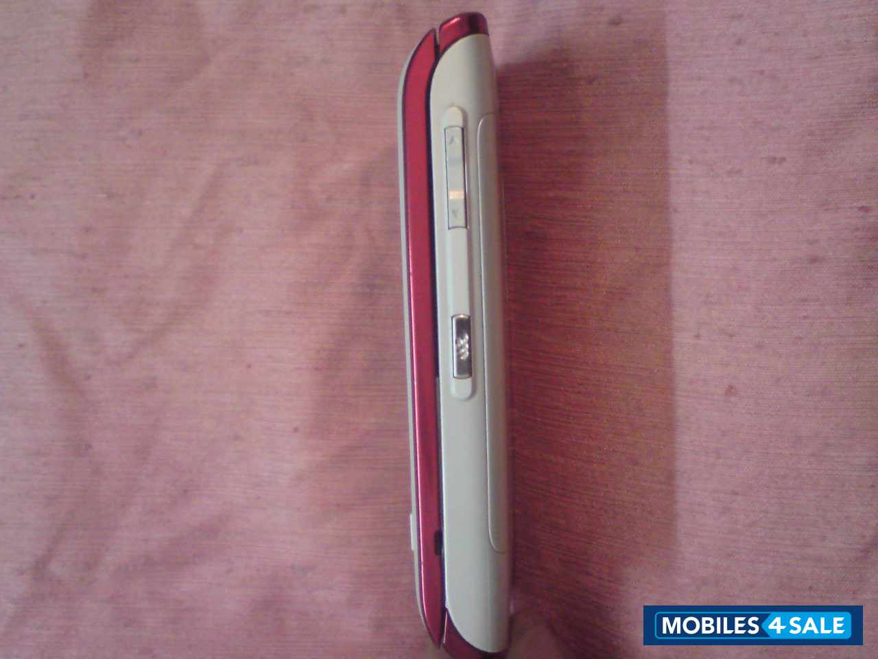 White Sony Ericsson W595