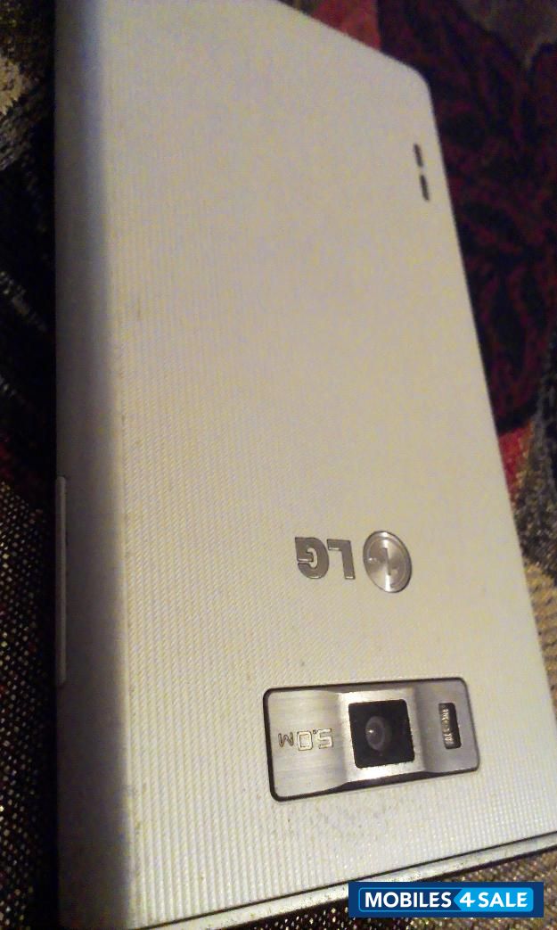 White LG Optimus L7