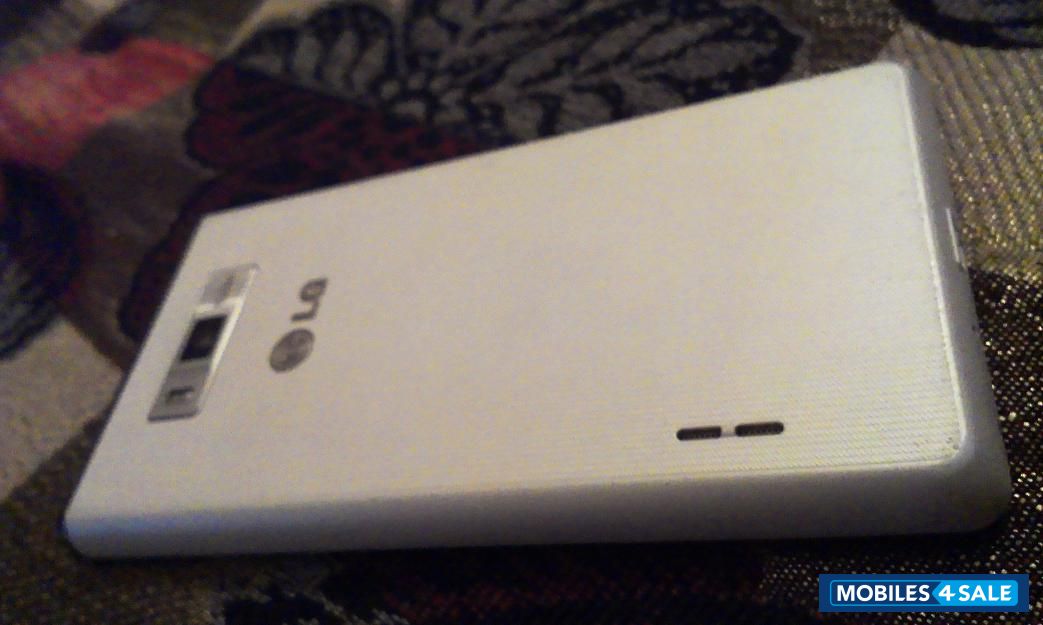 White LG Optimus L7