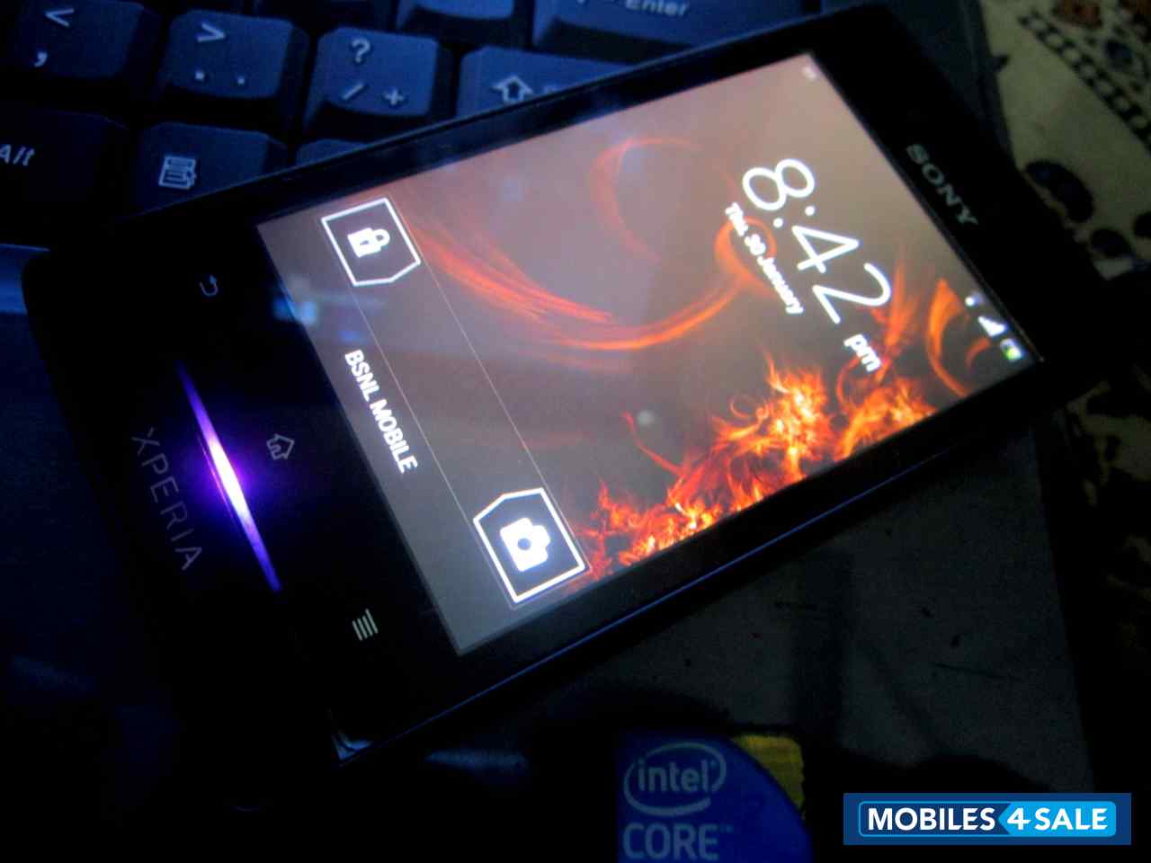 Black Sony Xperia miro