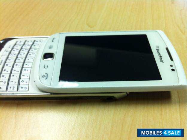 White BlackBerry Torch 9810