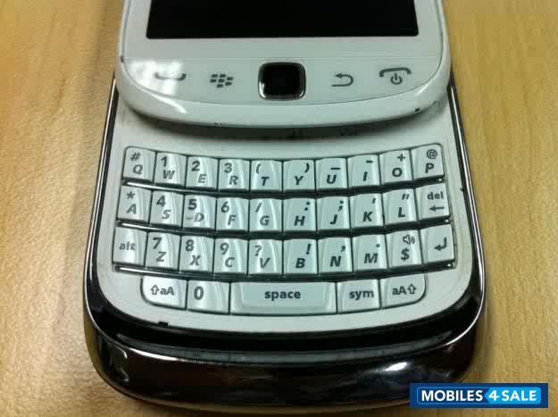 White BlackBerry Torch 9810