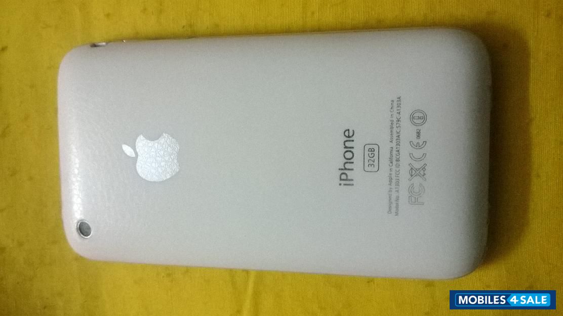 White Apple iPhone 3GS