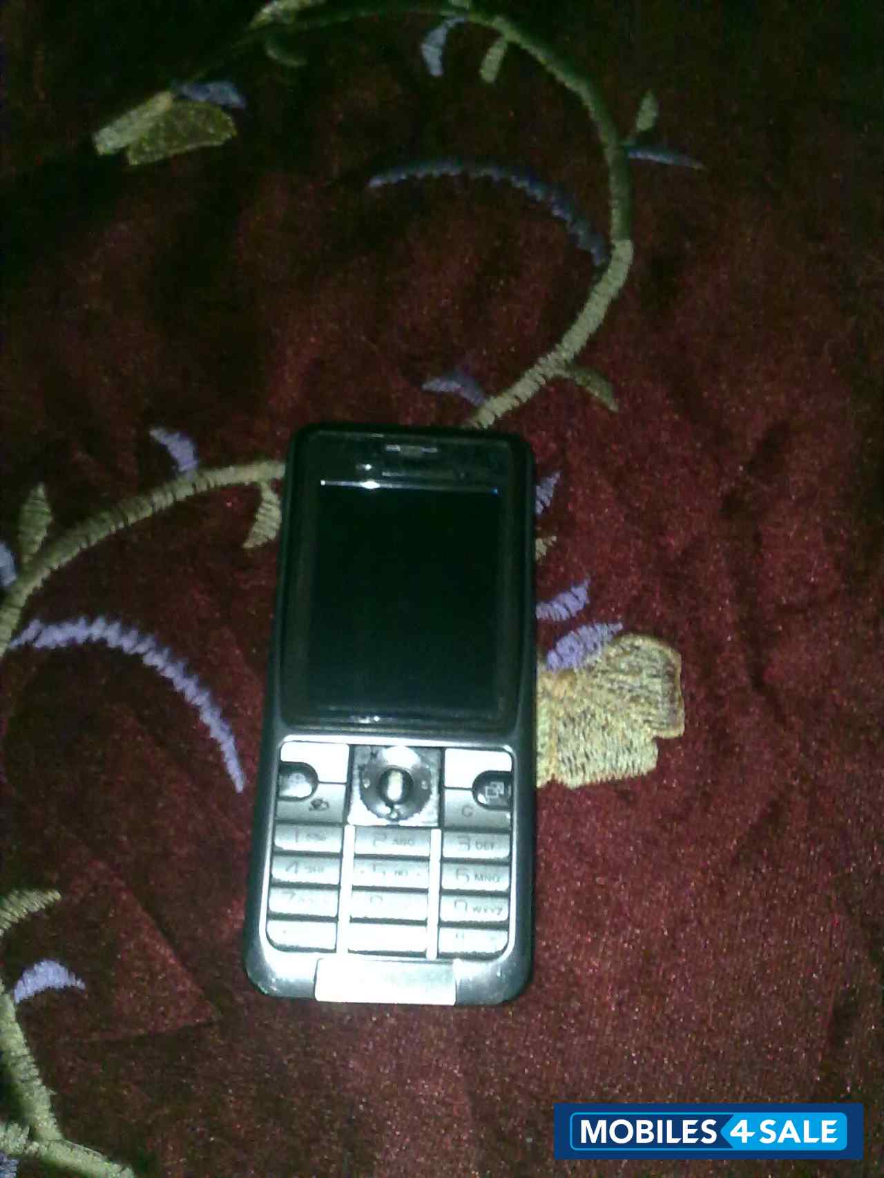 Black Sony Ericsson K530