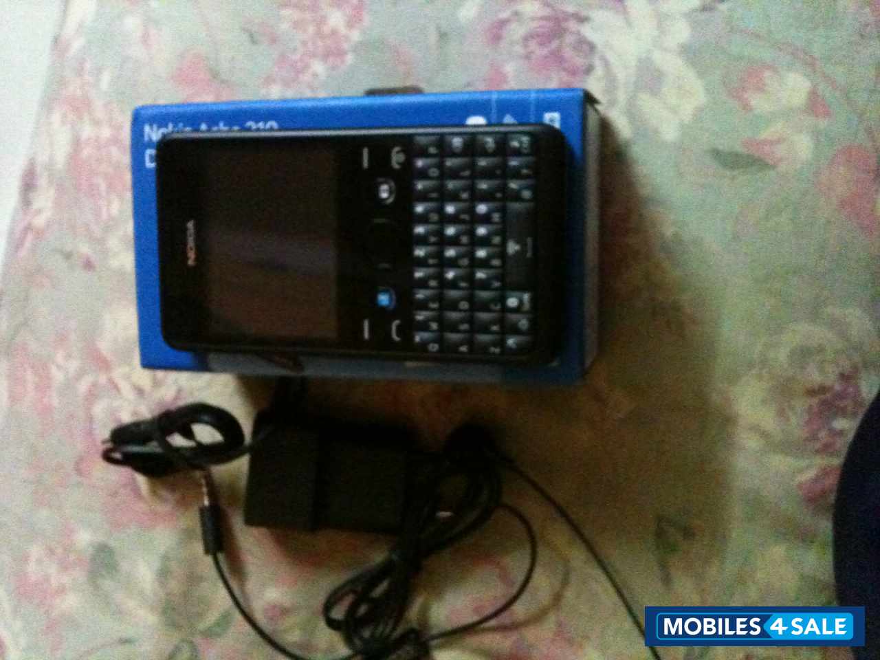 Black Nokia Asha 210