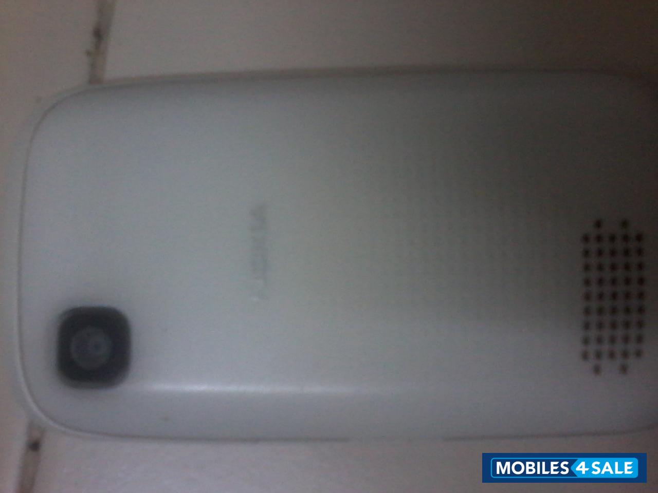 White Nokia Asha 200