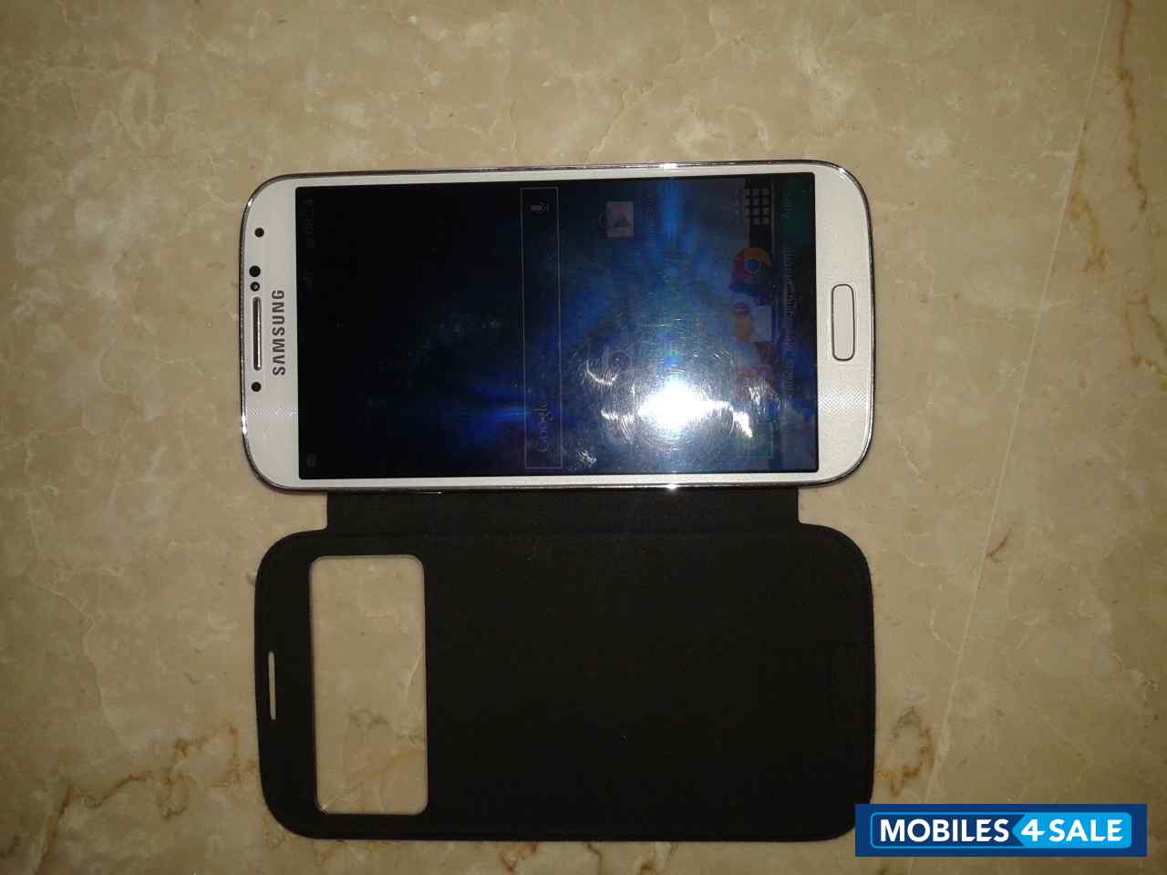 White Samsung Galaxy S4