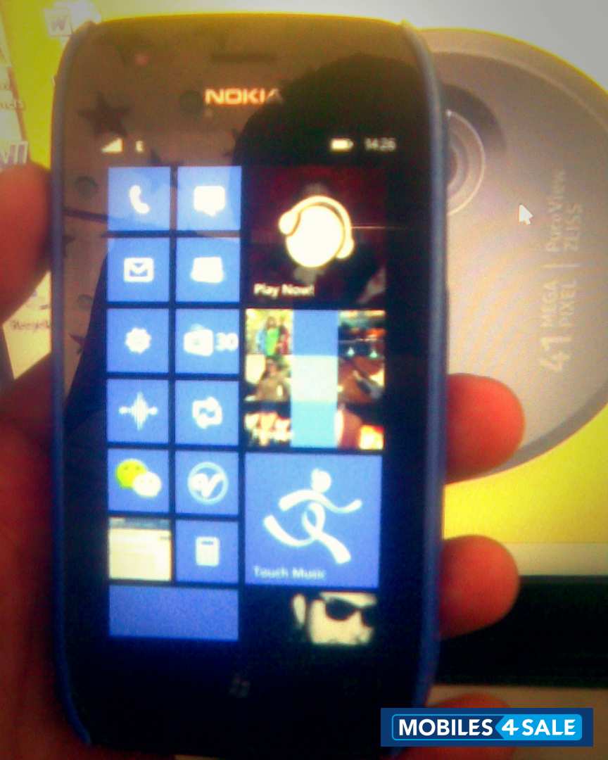 Black Nokia Lumia 710