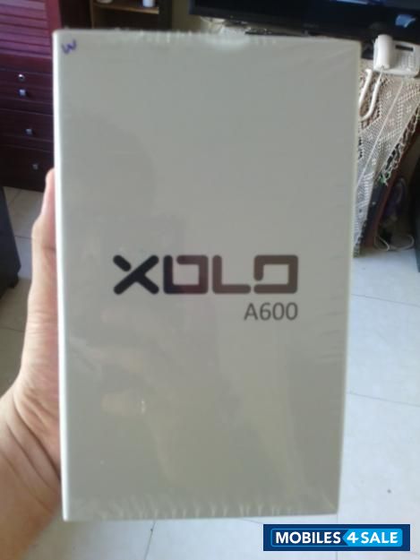 White Xolo A600