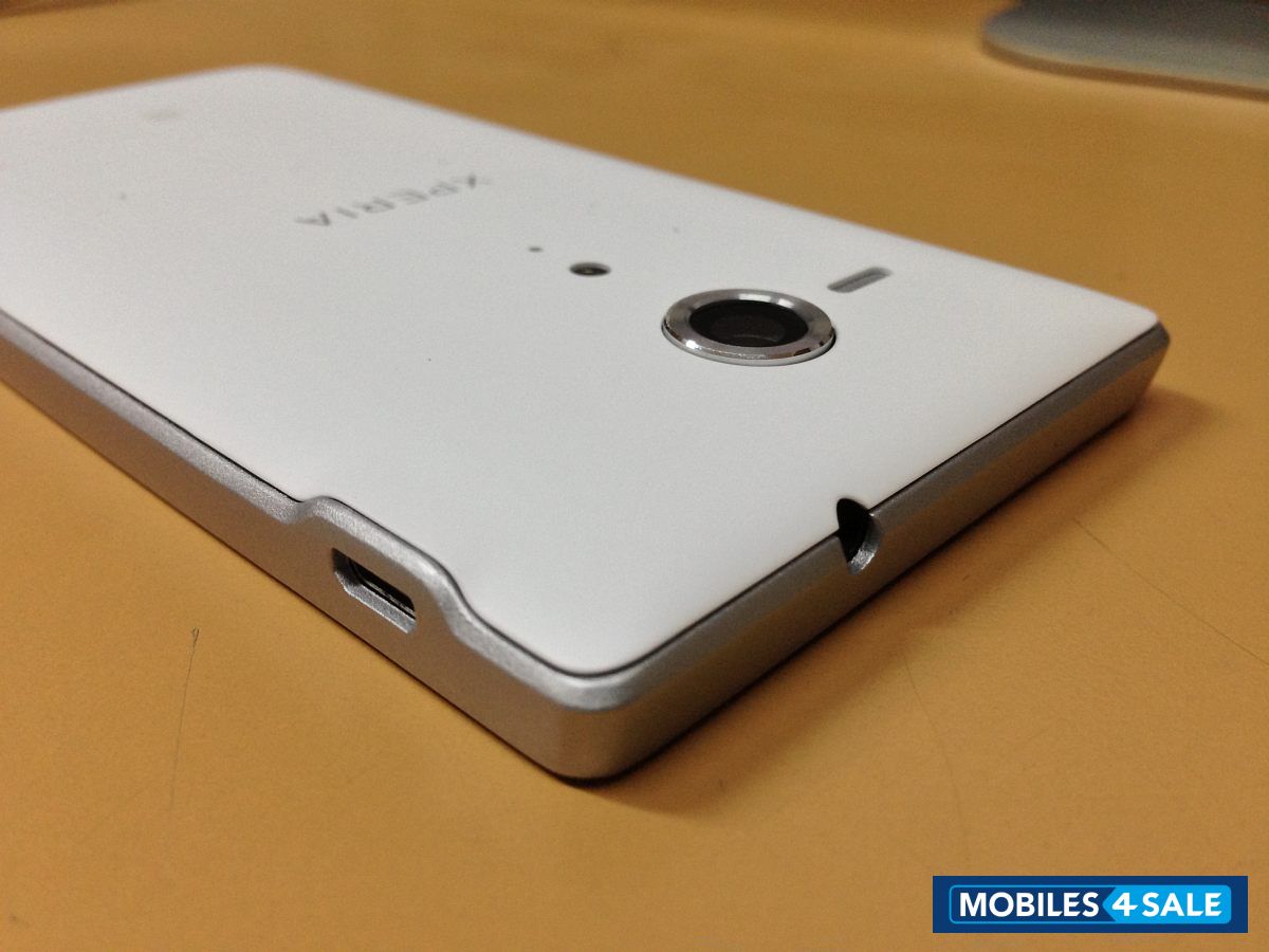 White Sony Xperia SP