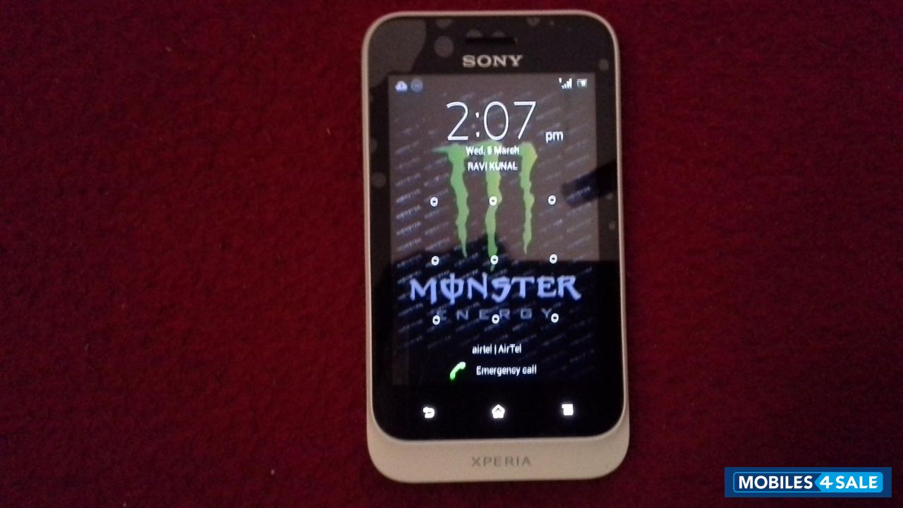 White Sony Xperia tipo