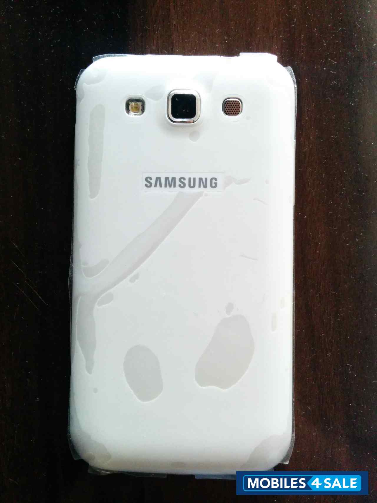 White Samsung Galaxy Grand Quarttro