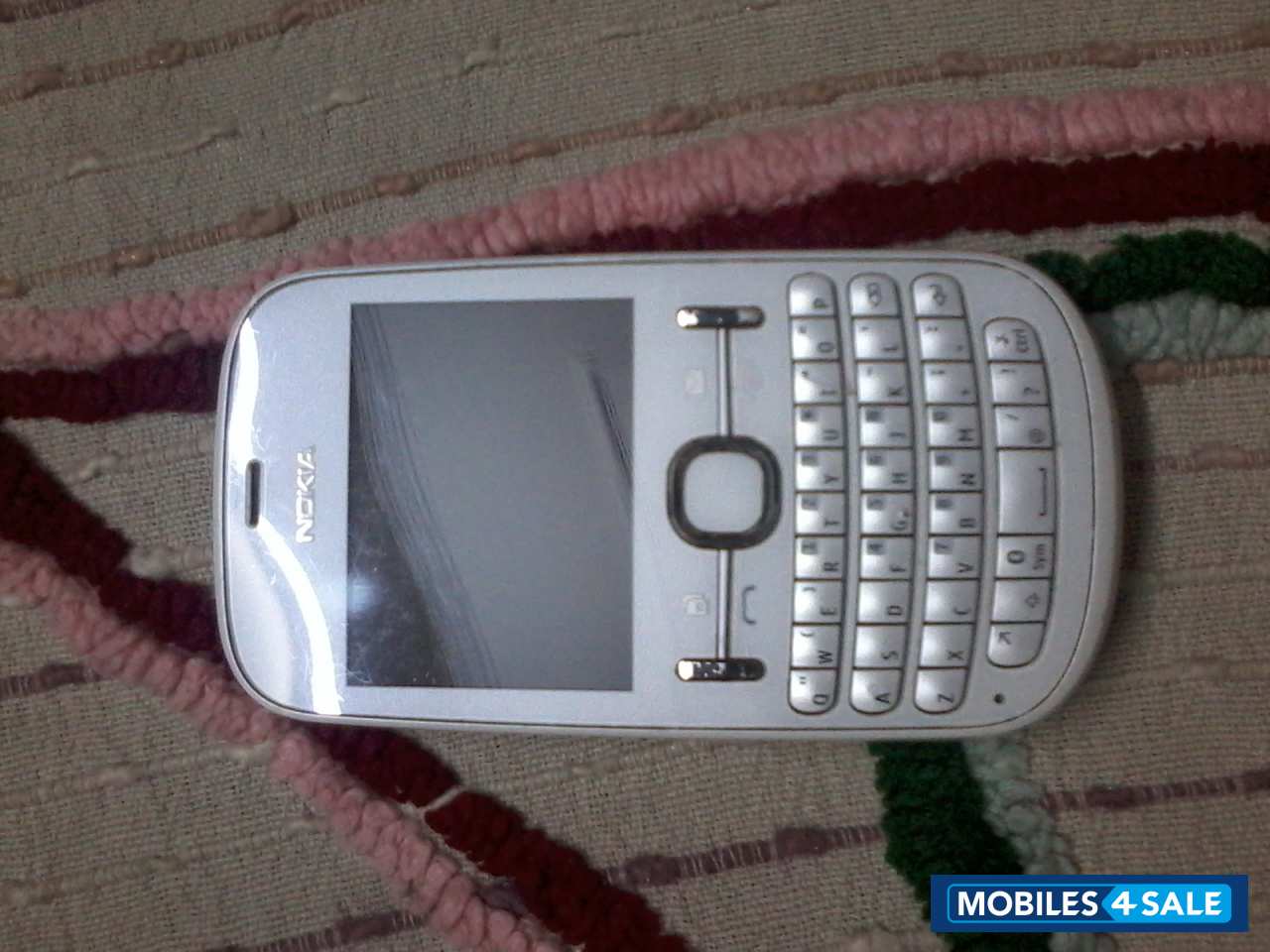 White Nokia Asha 200