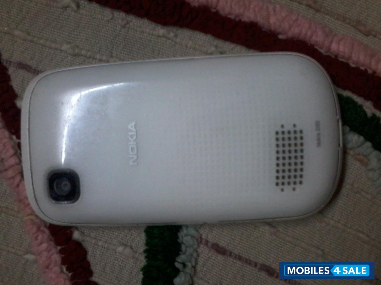 White Nokia Asha 200