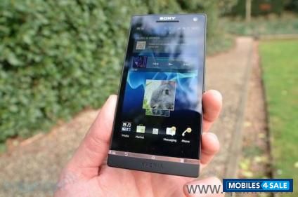 Black Sony Xperia S