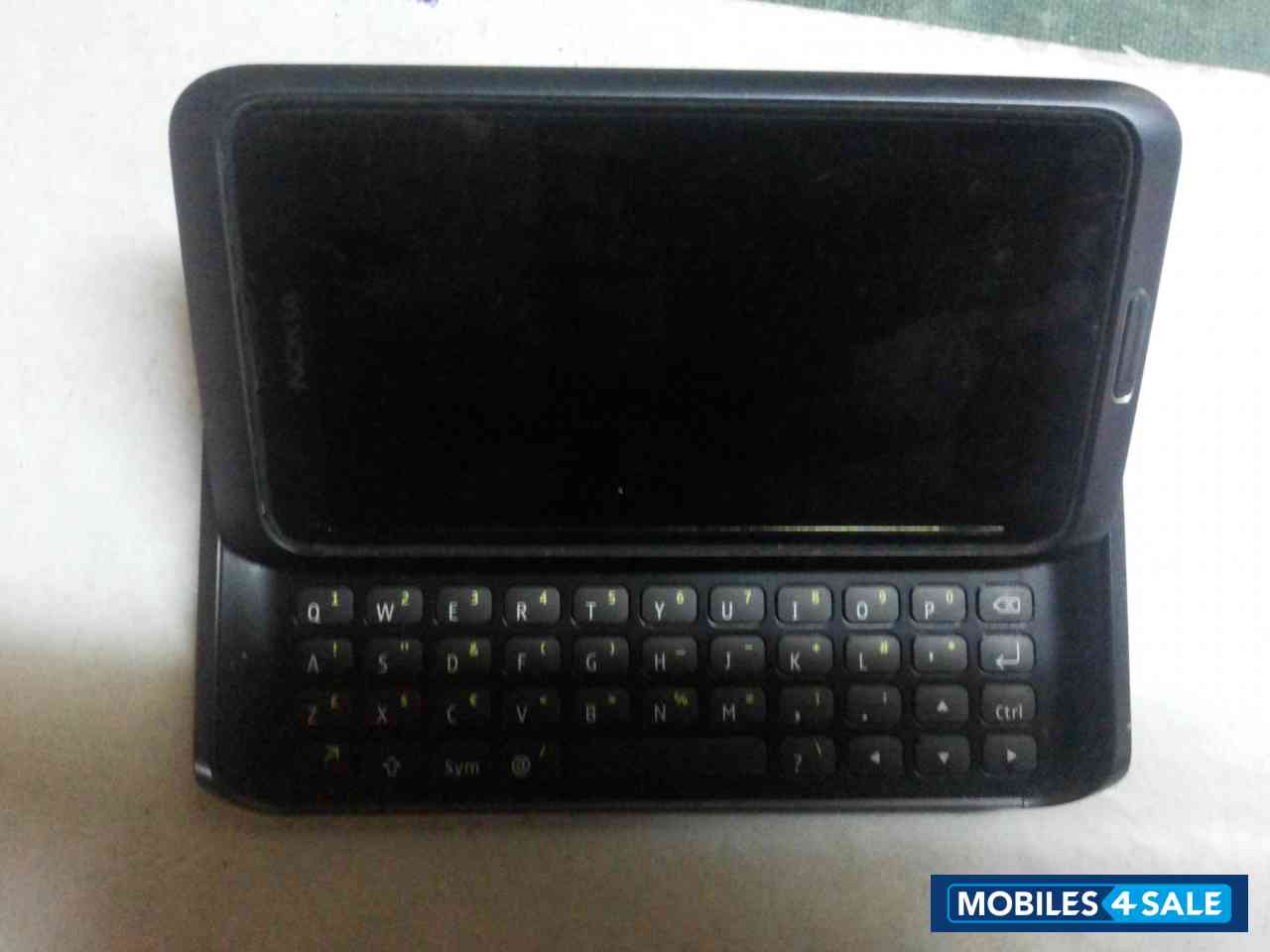 Black Nokia E7-00