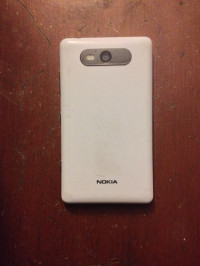 White Nokia Lumia 820