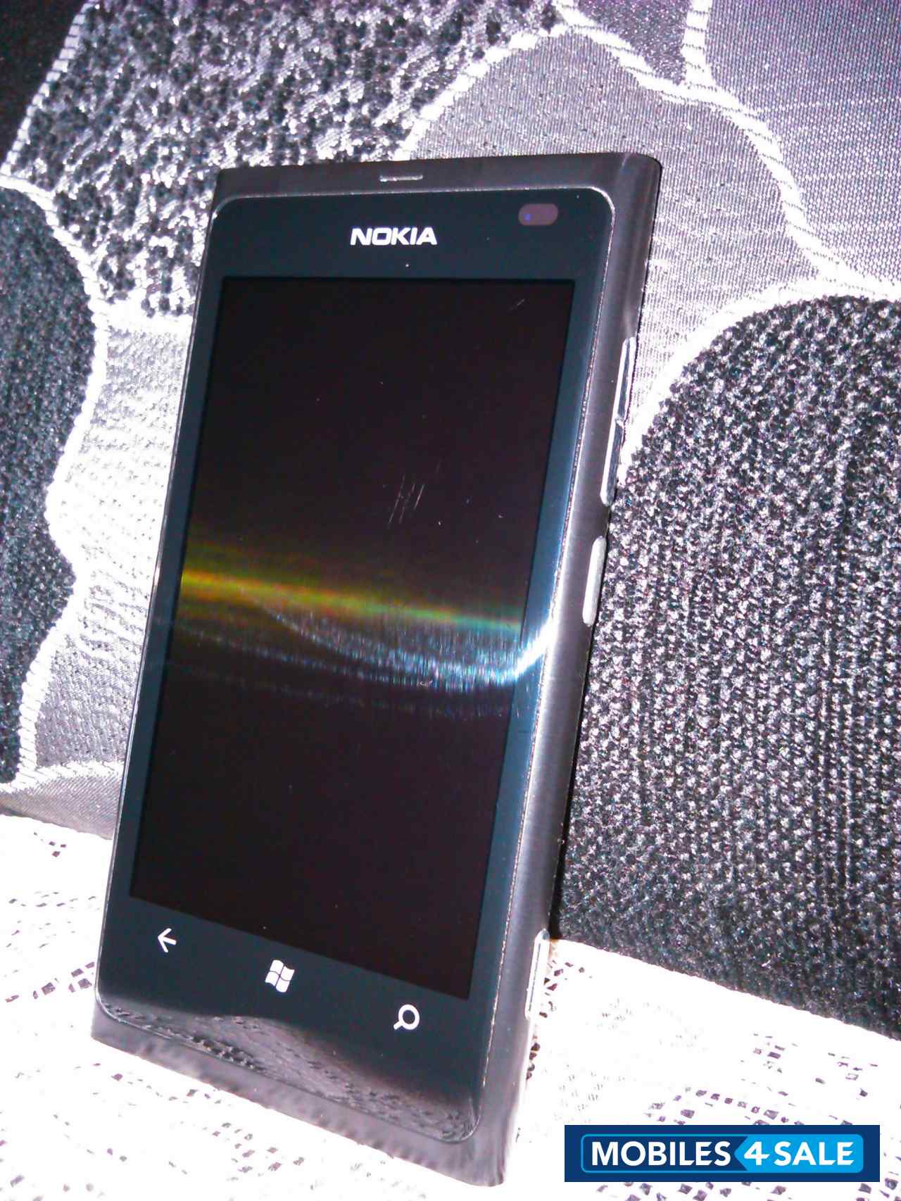 Black Nokia Lumia 800