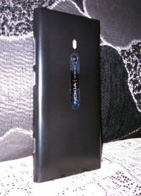 Black Nokia Lumia 800