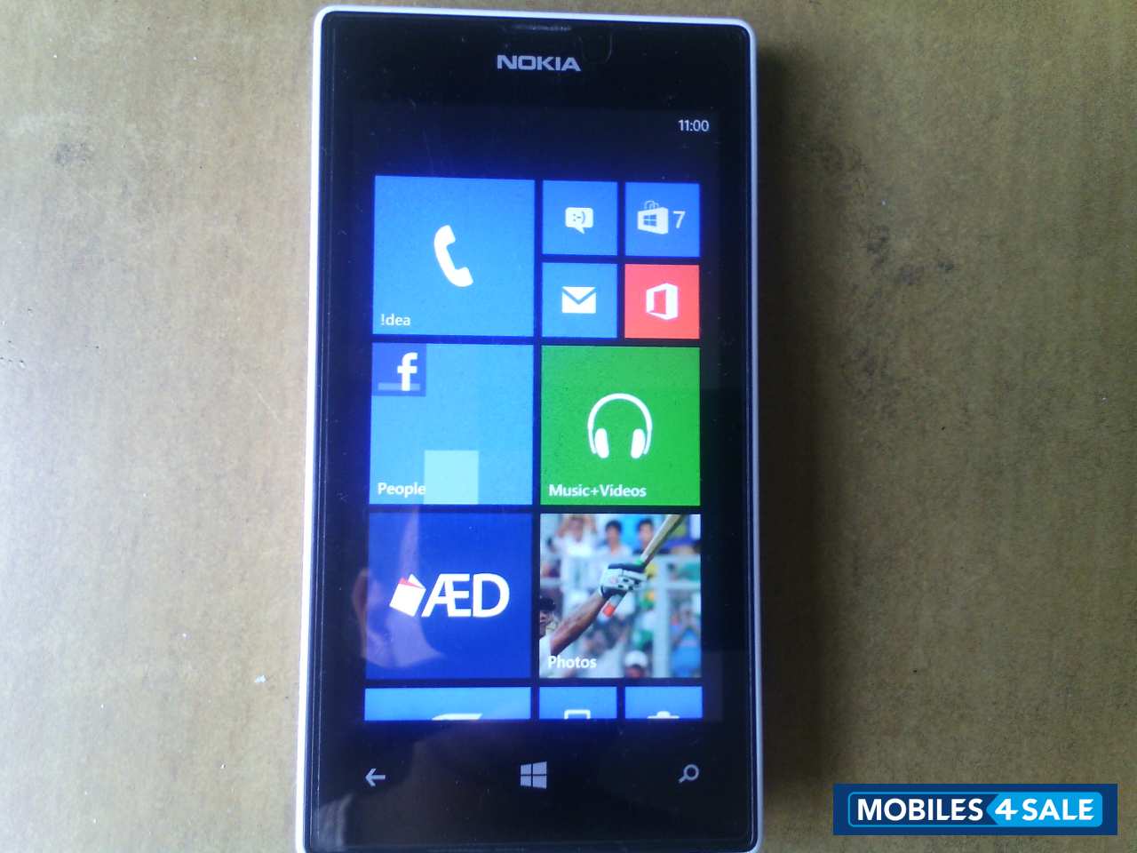 White Nokia Lumia 520