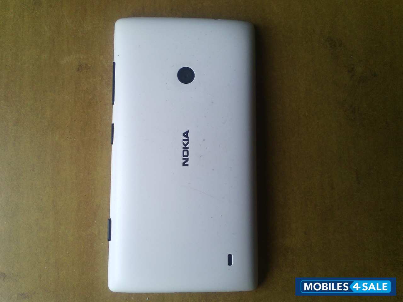 White Nokia Lumia 520