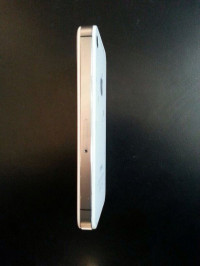 White Apple iPhone 4S