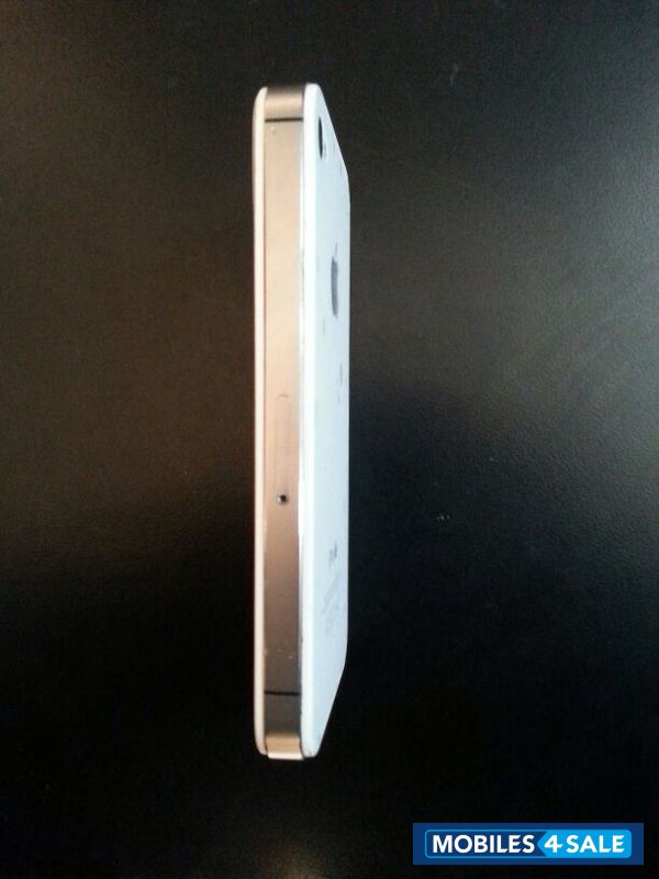 White Apple iPhone 4S