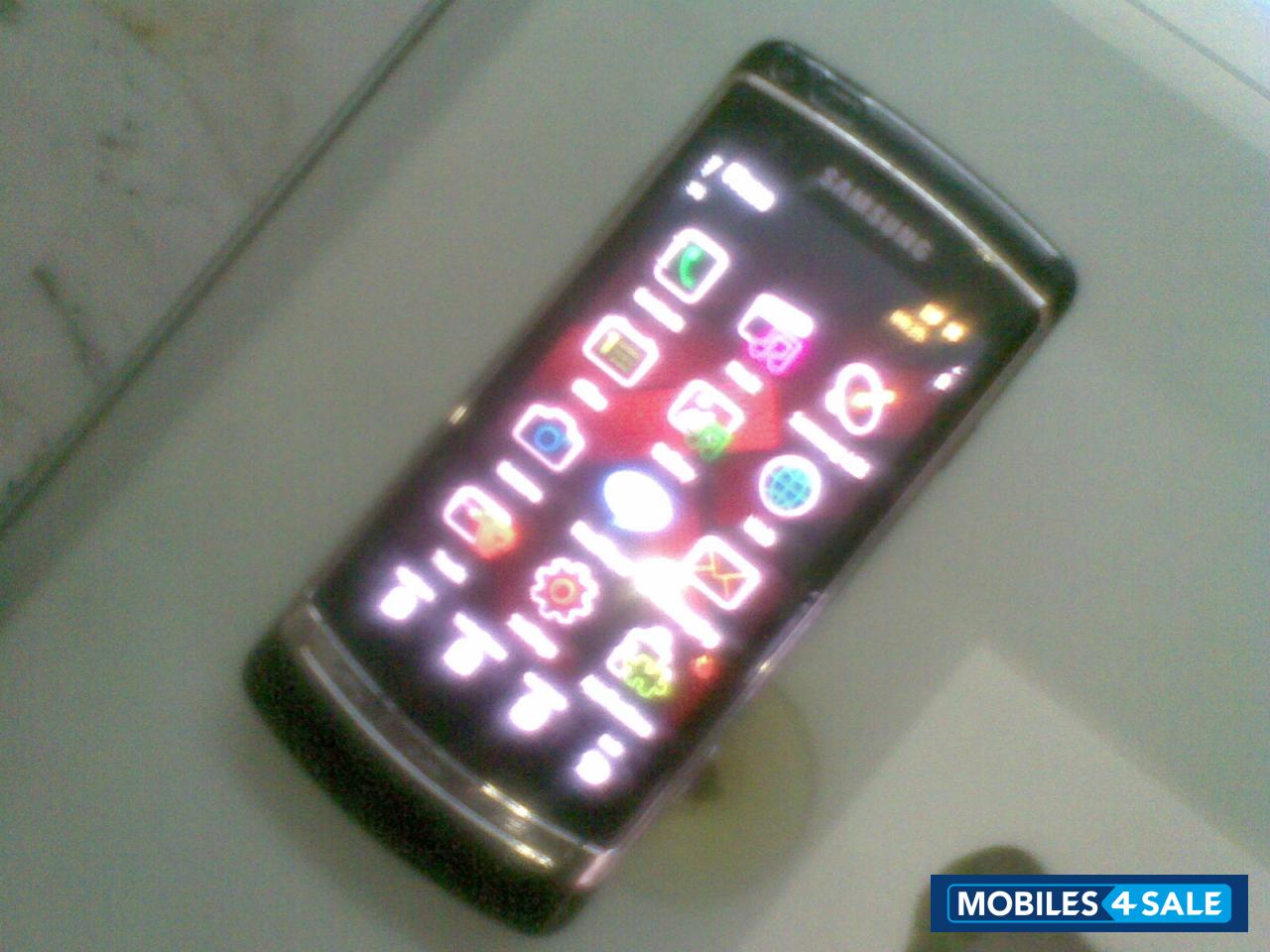 Black Samsung Omnia HD i8910