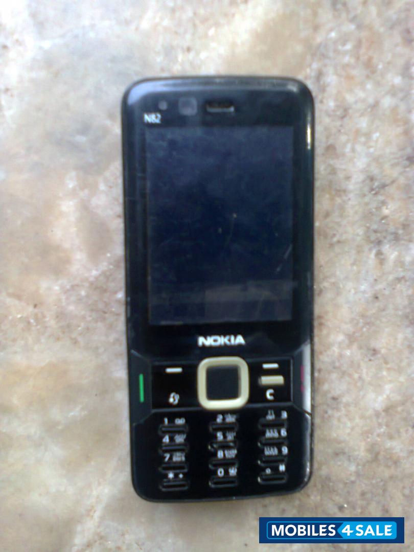 Black Nokia N82